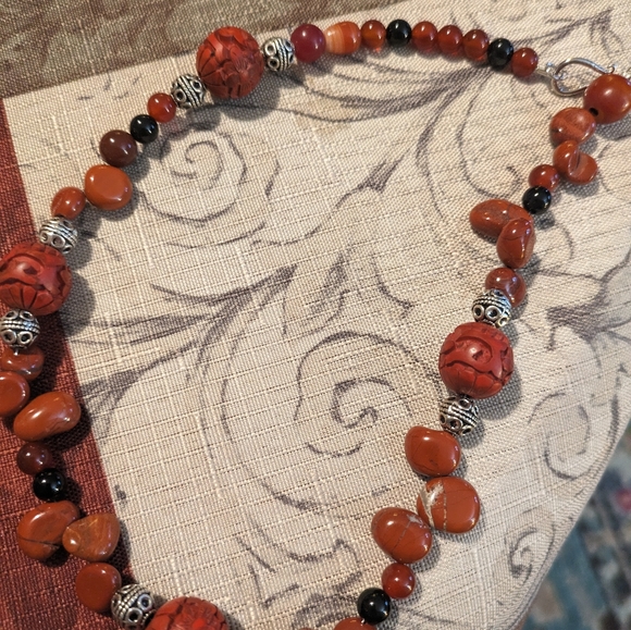 Red Jasper Gemstone Necklace and bracelet - Picture 3 of 6